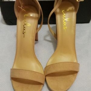 Women sandals with heels